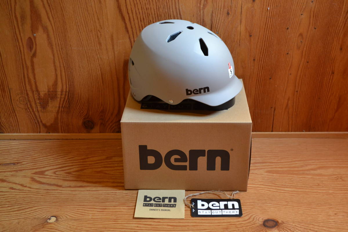 新品・未使用　BERN WATTS マットサンド Sサイズ USフィットモデル（アジャスター付） サイクリングヘルメット