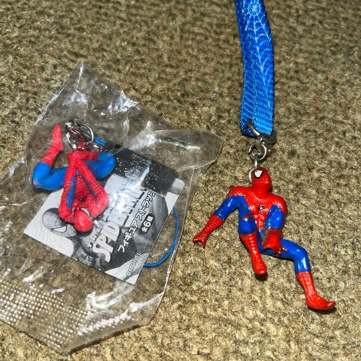 スパイダーマン　ストラップ未使用フィギュア2体付属