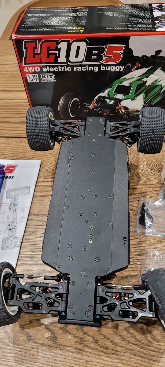 １円～１/10 LCRACING LC10B5 4WDハイエンドバギー カーペット仕様 タミヤ tt02bry や ヨコモyz-4の共に_画像7