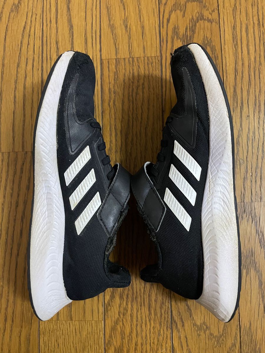 adidasアディダススニーカー23.5cm スニーカー 黒