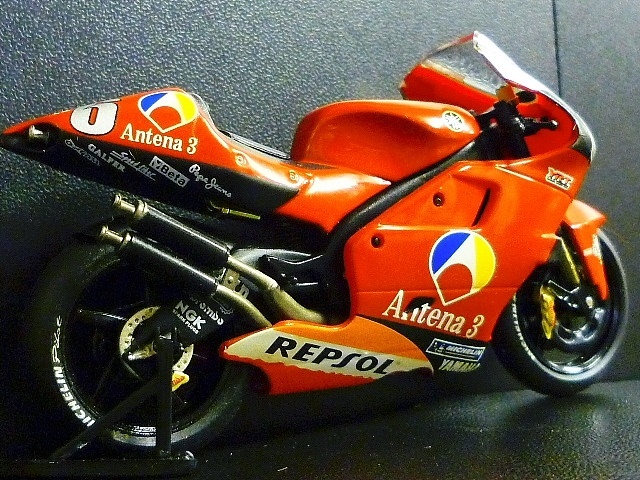 イクソ製品　1/24 レプソル ヤマハ YZR500 ノリック 阿部典史 REPSOL YAMAHA YZR #6 2002　MotoGP ixo_サンプル画像