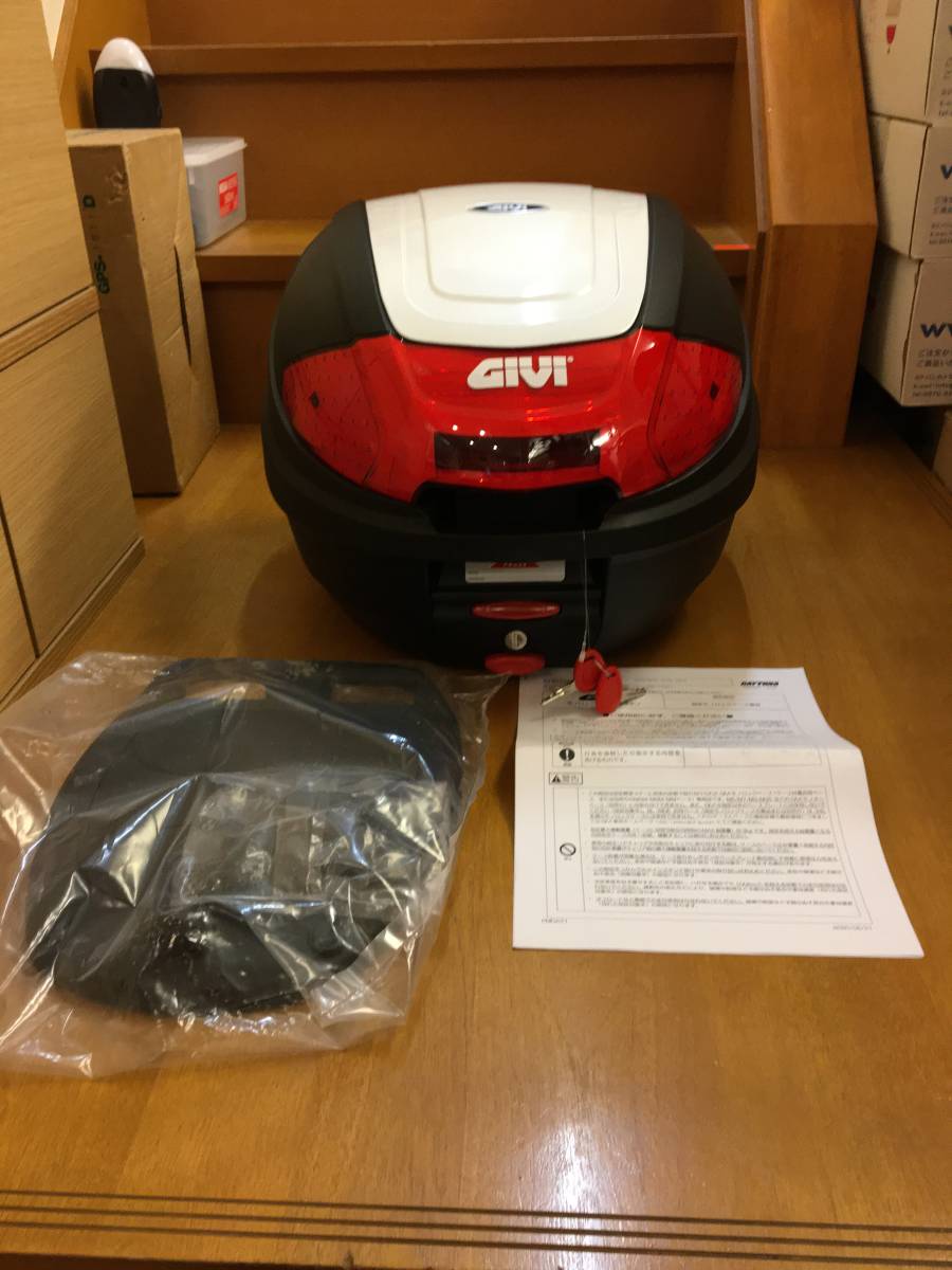 ●新品未使用●デイトナ●GIVI●E300N2B912●モノロックケース●パールホワイト塗装●デイトナ品番76880●_画像1