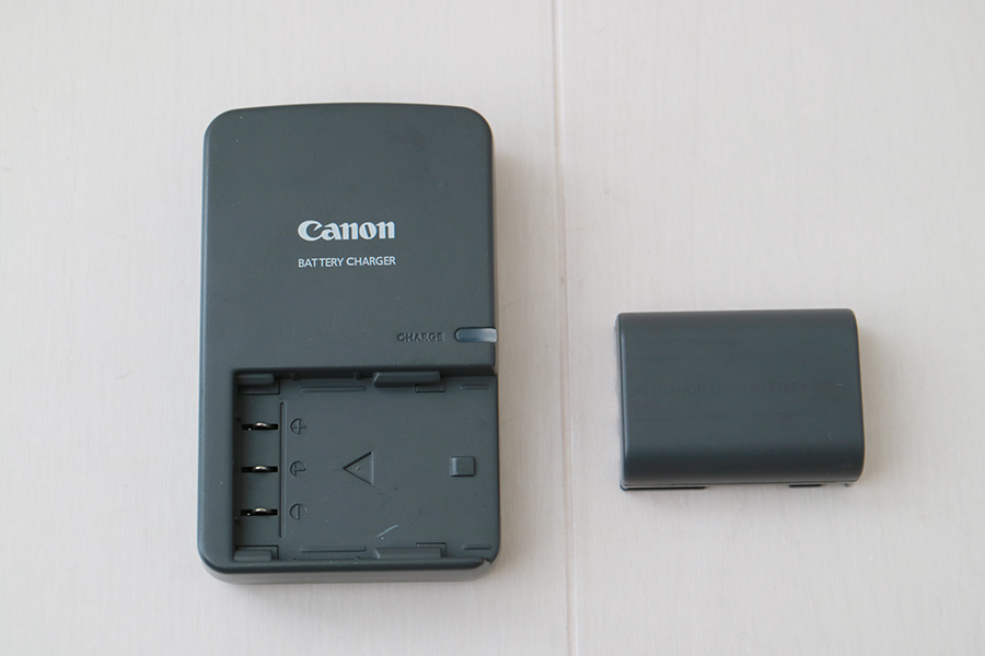 ＜ キヤノン ＞ CANON 純正チャージャー CB-2LW ＜ NB-2LH 充電器 ＞_画像1