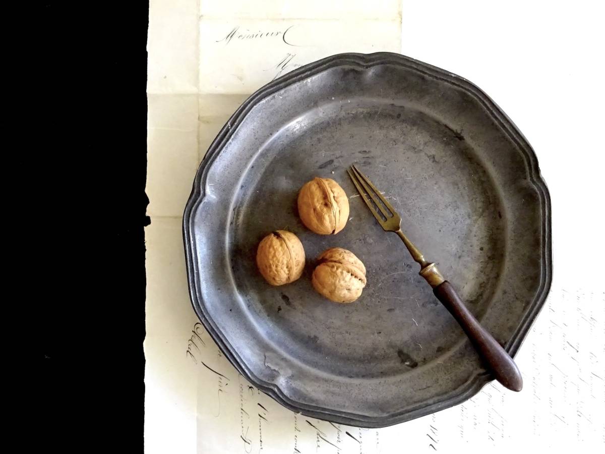 1800年末 フランス 錫製 ピューター リムトレイ 21.5cm 器 皿 焼物 鉢 飾皿 陶器 民藝 骨董 古道具 美術 縫製 アンティーク
