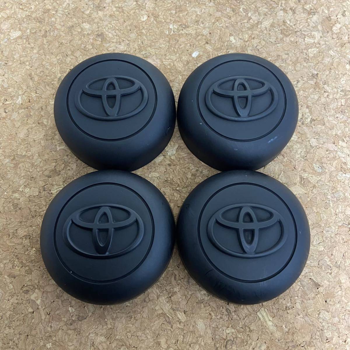 C363 トヨタ ピクシスバン 純正 センターキャップ 4個 外径65mm C363 トヨタ ピクシスバン 純正 センターキャップ 4個 外径65mm
