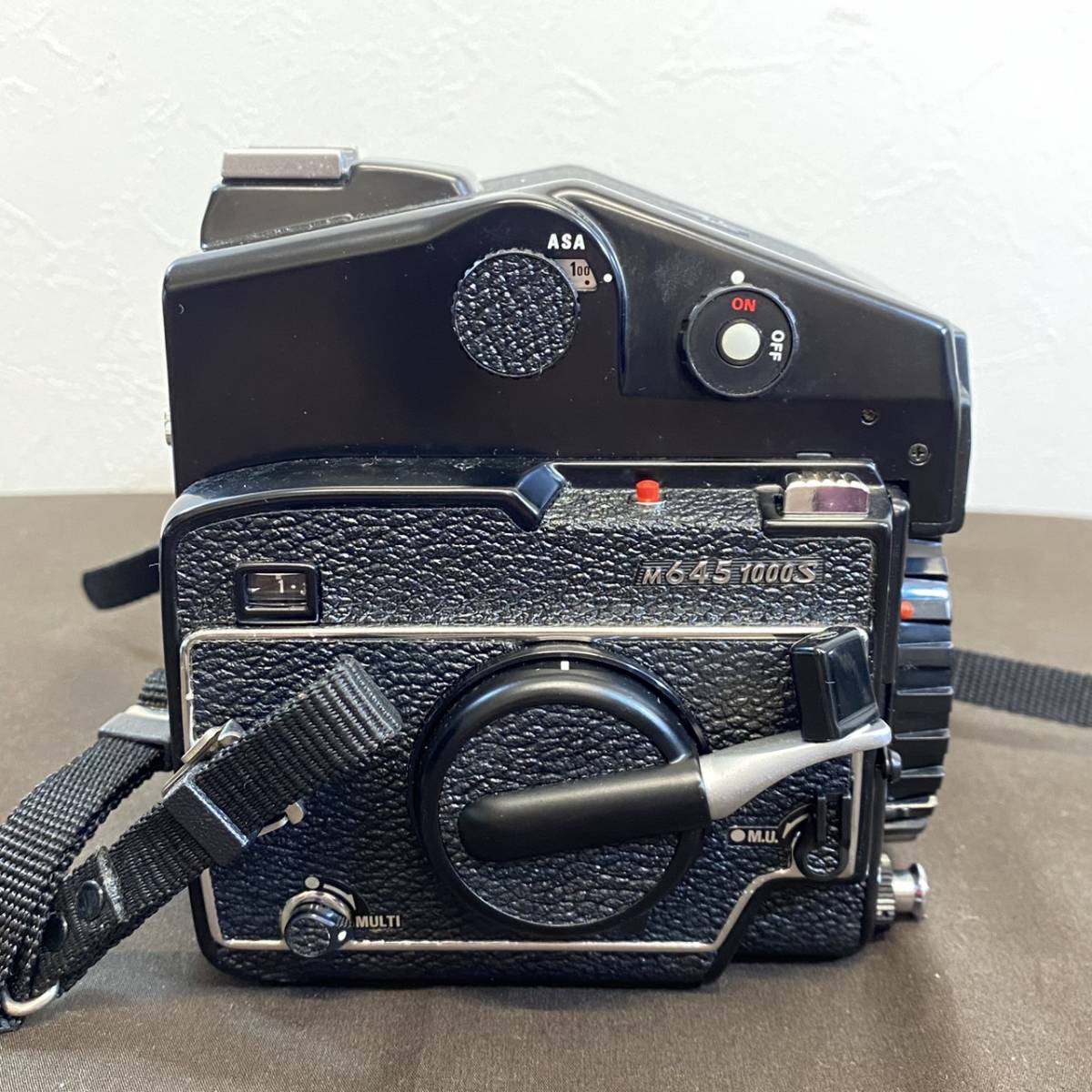 【MH-5689】中古現状品 Mamiya マミヤ M645 1000S 中判 フィルムカメラ プリズムファインダー 動作未確認 80mmレンズ ハードケース付き_画像5