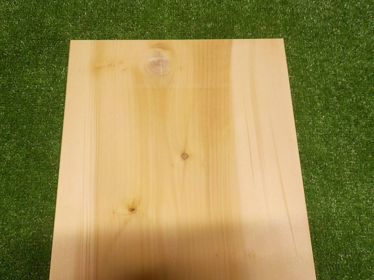 ＊＊No１０２　いちょうまな板（天然木）欠点材格安・普通サイズ・刃にやさしい板ですよ！！　　　　　　_厚み・３３㎜