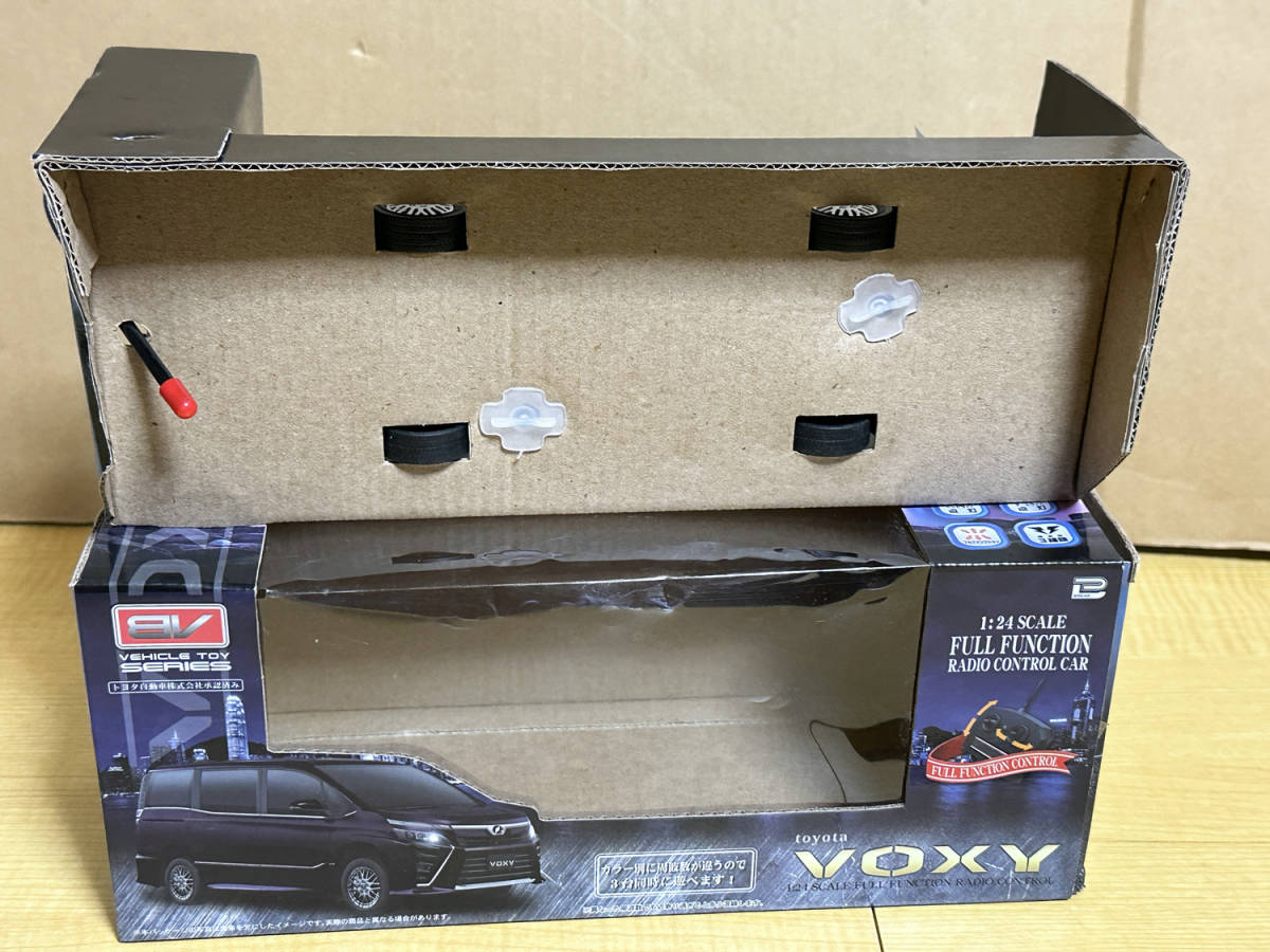 【未使用品】TOYOTA VOXY 1:24 SCALE FULL FUNCTION RADIO CONTROL トヨタ　ヴォクシー　ラジコン_画像5