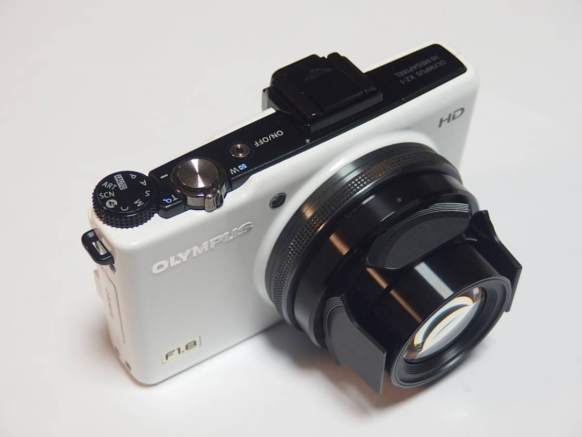 OLYMPUS オリンパス　XZ-1　ホワイト + 自動開閉レンズキャップ LC-63A 　撮影・録画可能ですが、一点難あり_LC-63A装着