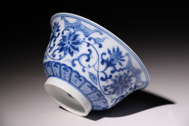 博物館展示品　来歴有　811　清時代　光緒年製染付茶碗　蝙蝠紋　花唐草紋　径約9.8cm　（検）青華 碗 唐物 中国美術_画像5
