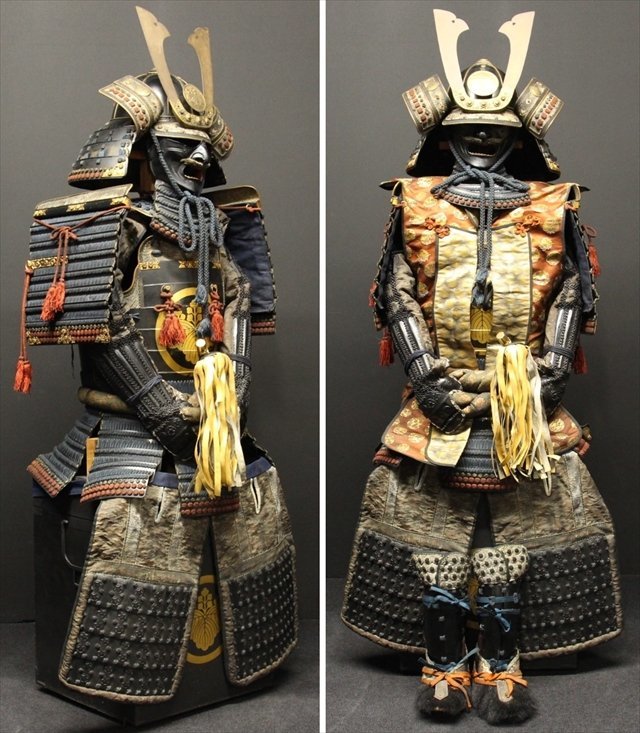 ☆麗☆等身大鎧一式陣羽織・采配・鎧櫃・鎧立付き(検)武具 ☆麗☆等身大鎧一式陣羽織・采配・鎧櫃・鎧立付き(検)武具