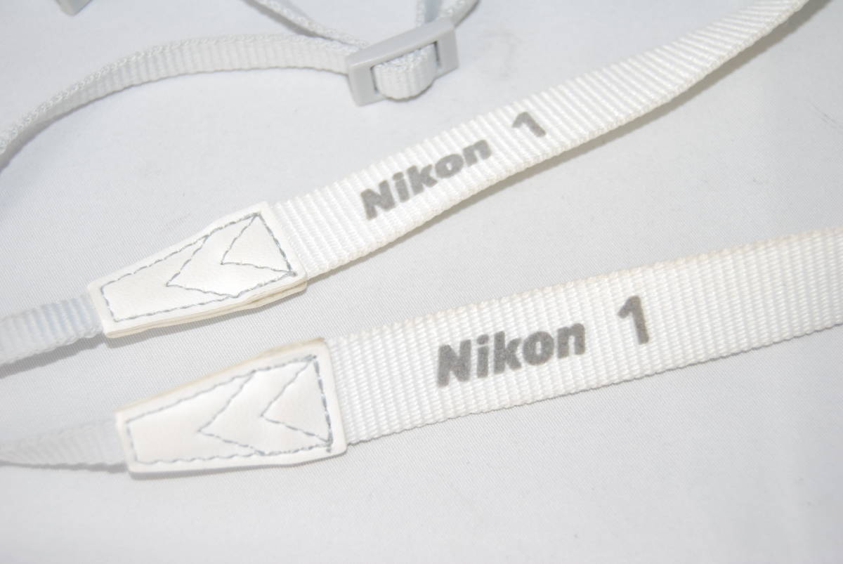 ★送料無料★実用良品★ Nikon 1 ニコン 1 ストラップ ホワイト #E-768の画像1