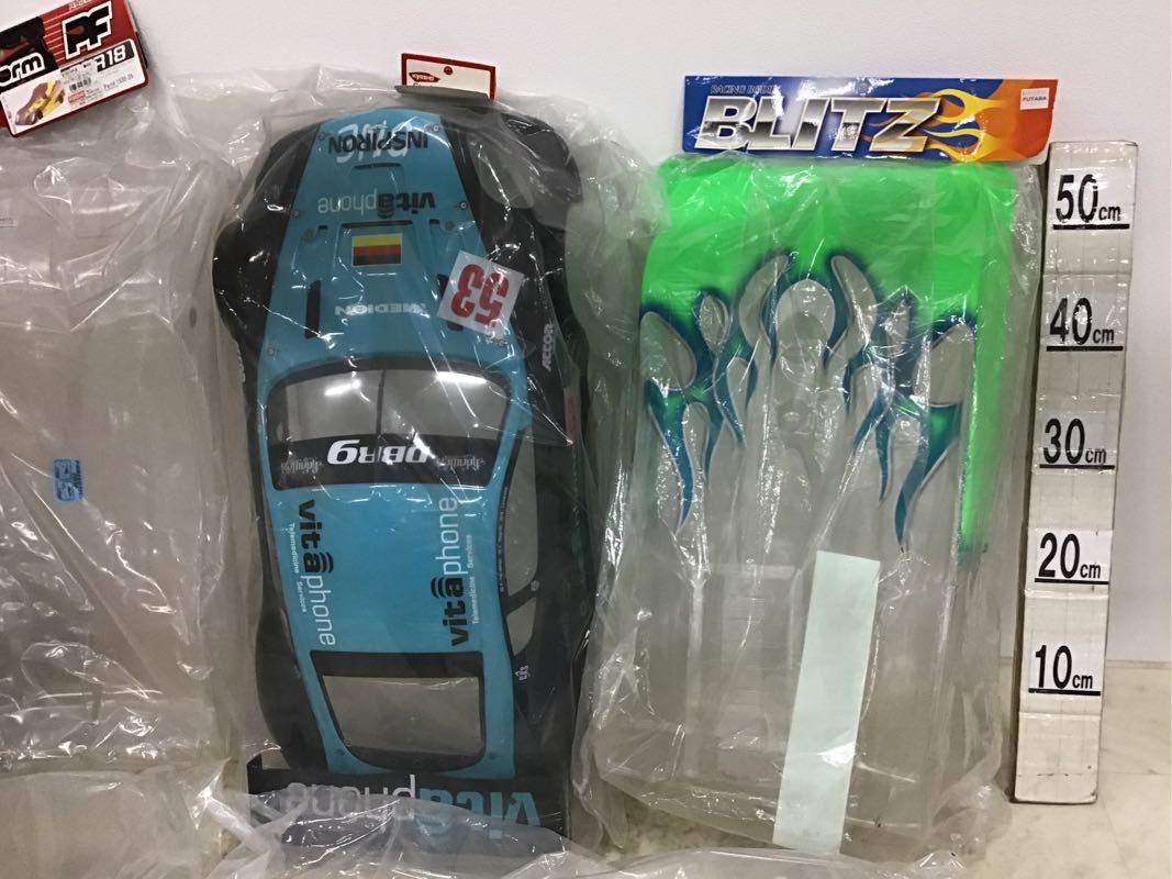 1円〜 同梱不可 /ジャンク RC BLITZローラR09セミペインテッド ベースグリーン、ビータフォンレーシングチーム/GT2 ボディ他_画像2