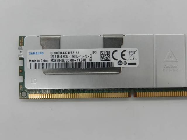 2枚セット64GB サーバー用メモリ　32GB x2 DDR3-1600 PC3L-12800L (Load-Reduced )LRDIMM 4Rx4 Fujitsu PRIMERGY RX200 S8 _画像1