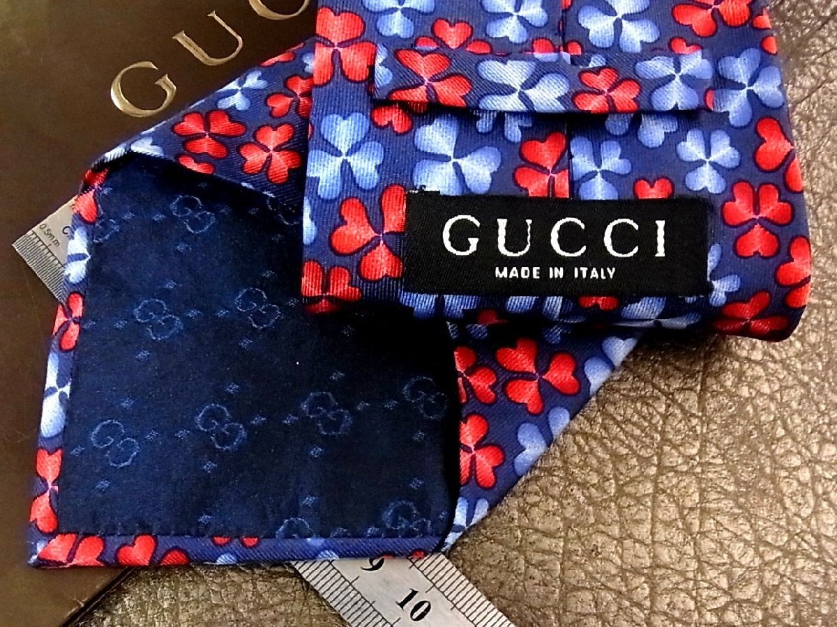 ♪vr0114♪良品♪【GUCCI】グッチ【葉っぱ クローバー 植物 柄】ネクタイ_画像2