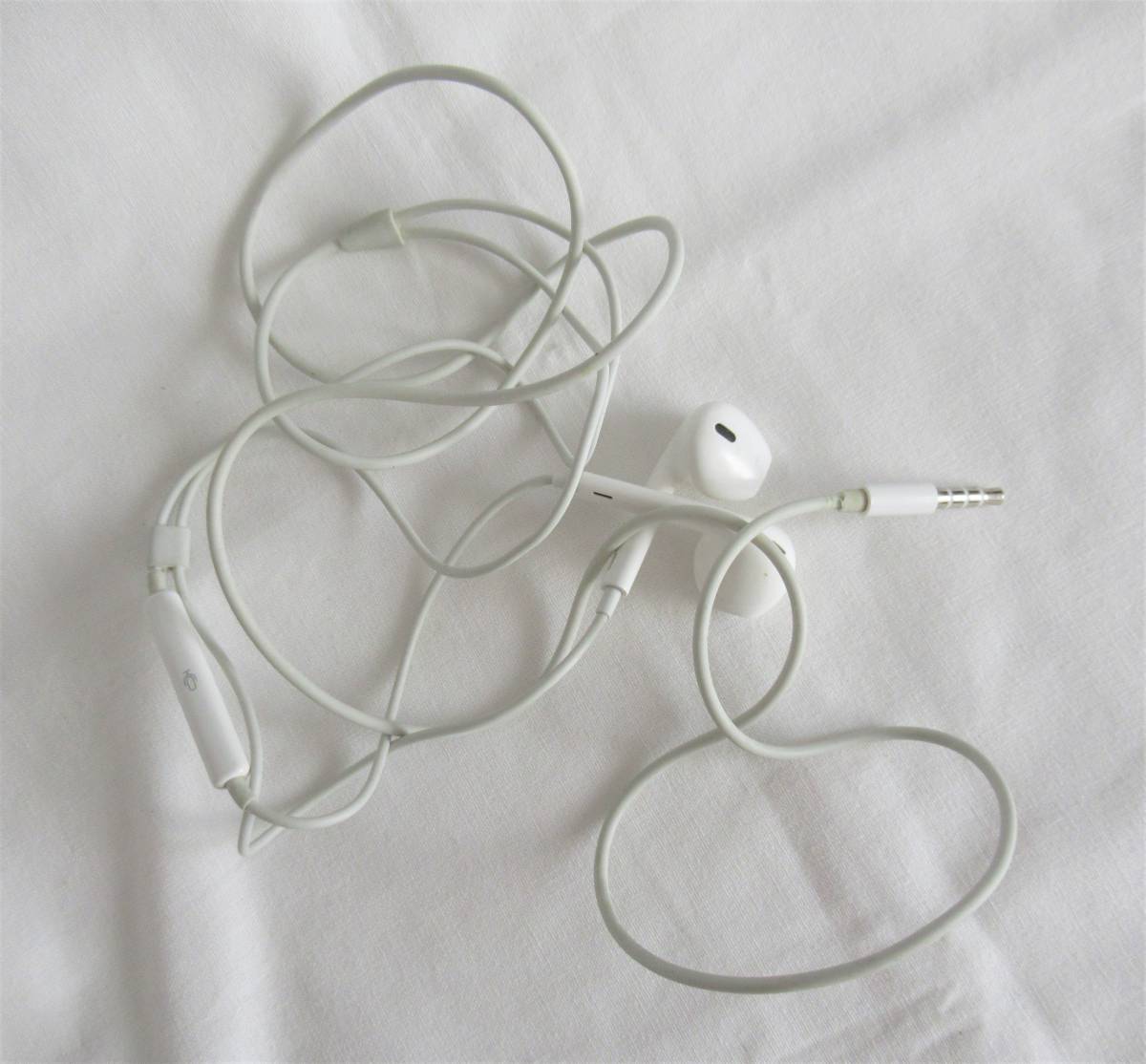 Apple EarPods with 3.5 mm Headphone Plug_画像1