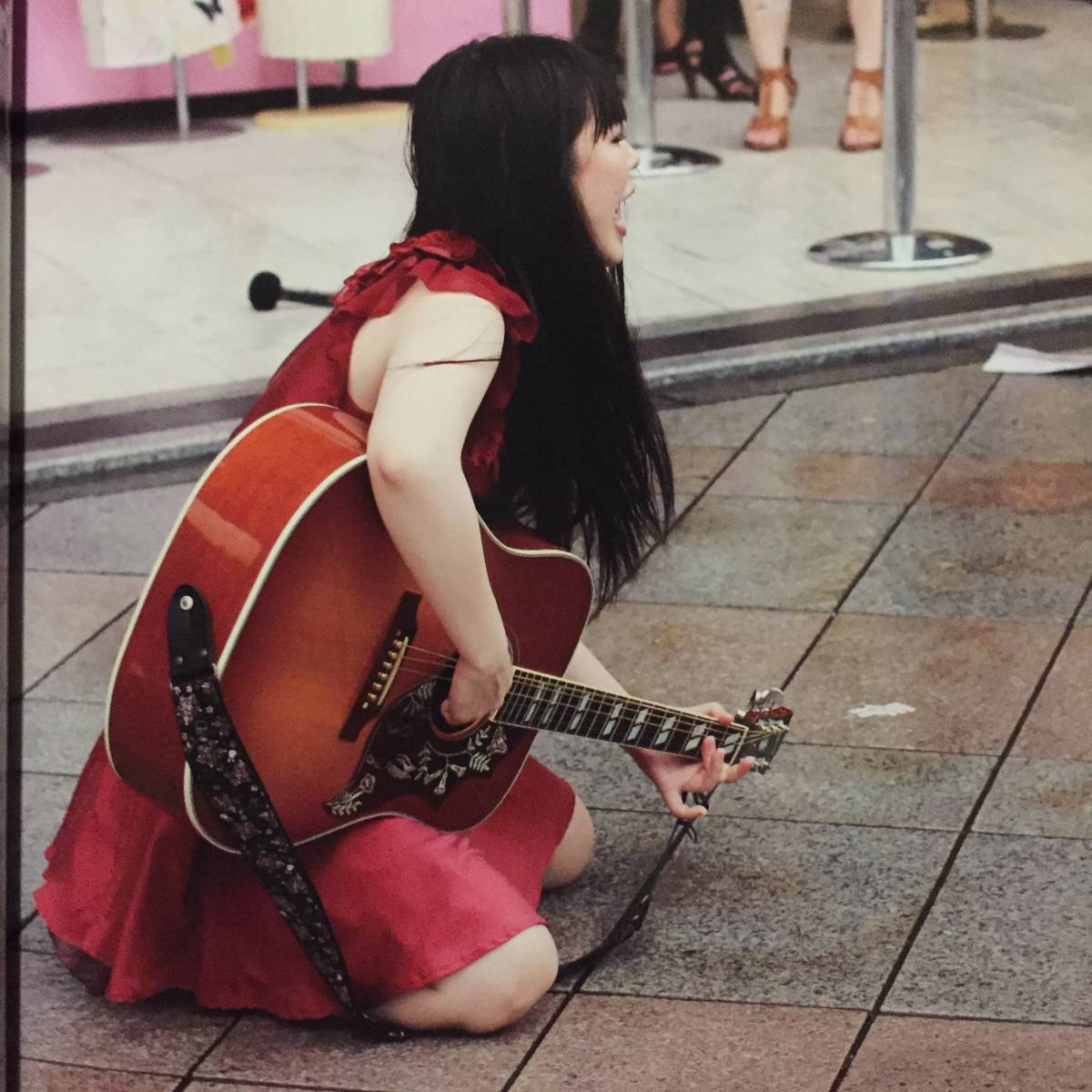  secondhand book obi equipped photoalbum change . young lady Omori .. photographing : money mountain singer song lighter singer mistake iD ZOC Pierre middle . click post shipping etc. 