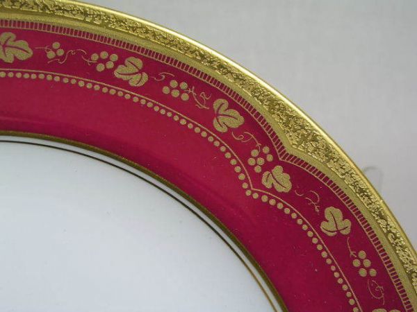 ★33000円の品　大倉陶園 アレキサンドリーヌ 高貴な赤と金蝕　20cmデザート皿★z37