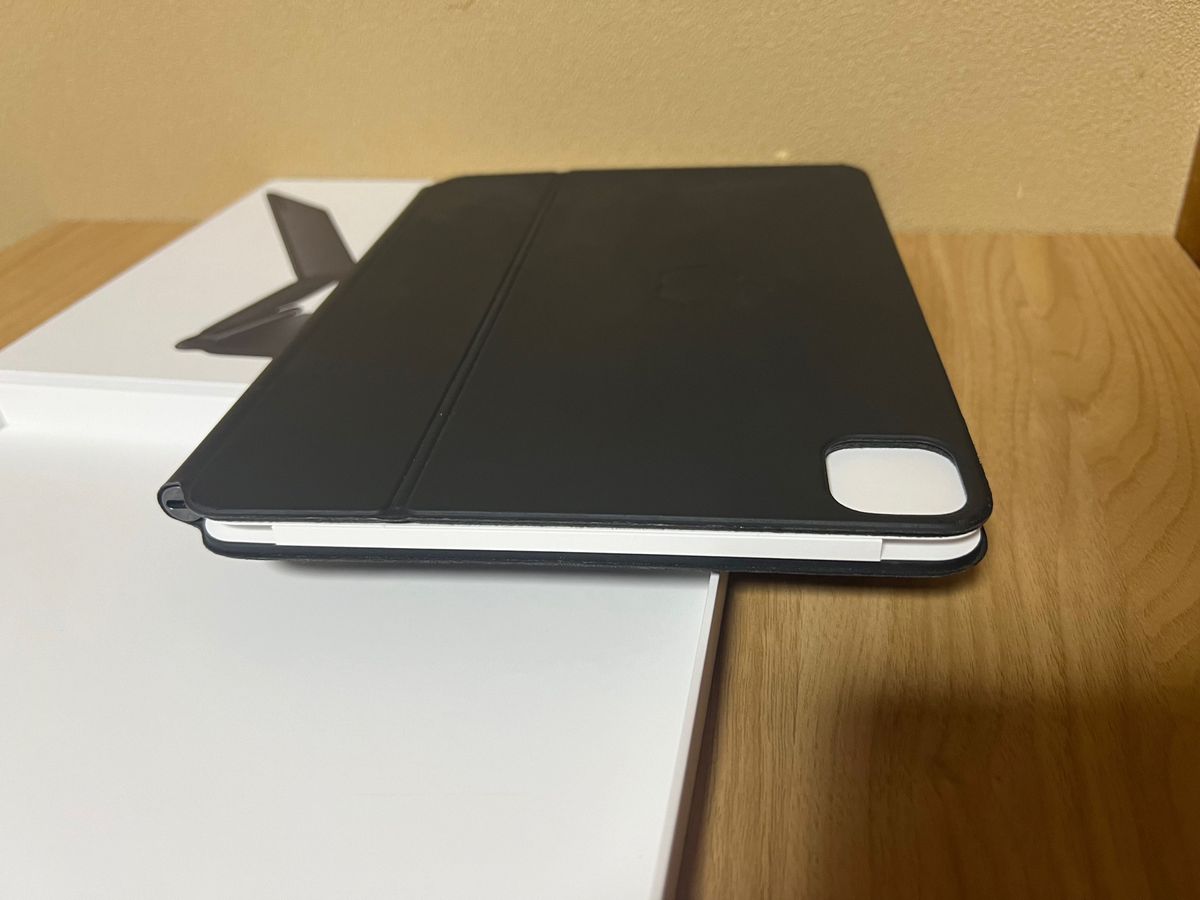 Magic Keyboard iPad 11インチ用 - 日本語 -ブラック MXQT2J/A Magic Keyboard iPad 11インチ用 - 日本語 -ブラック MXQT2J/A