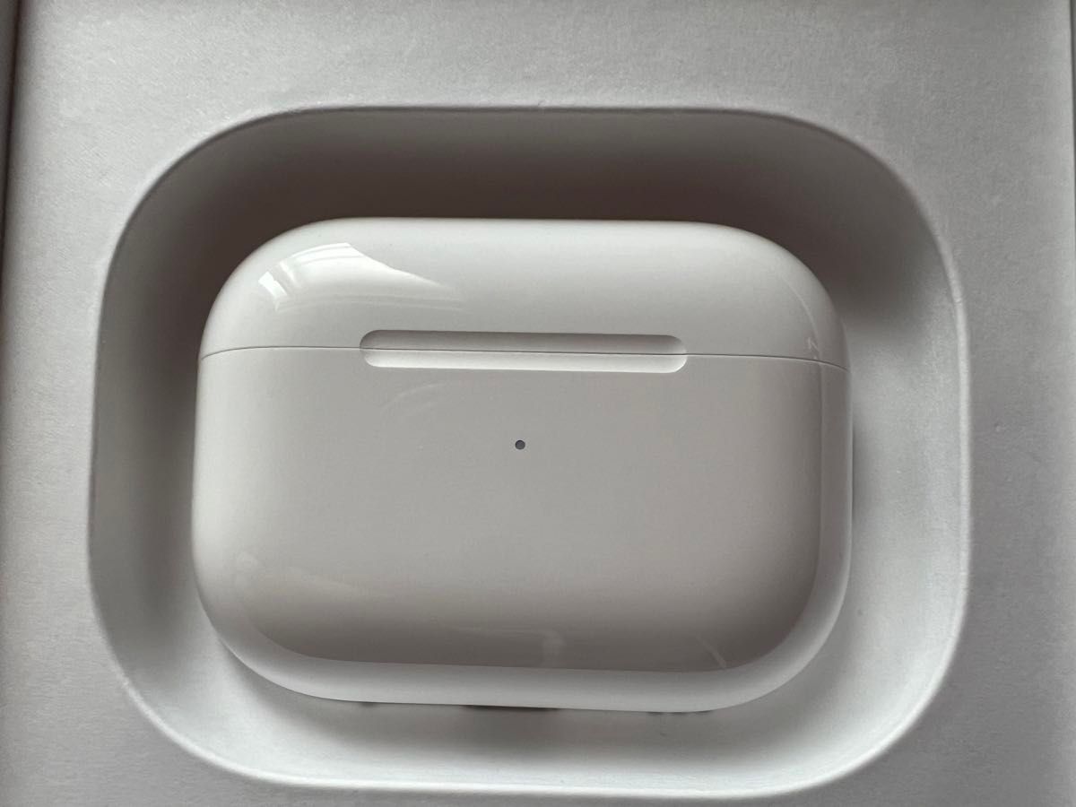 美品 】AirPods Pro 第2世代 MQD83J/A A2698 A2699 A2700 動作 美品 】AirPods Pro 第2世代 MQD83J/A A2698 A2699 A2700 動作