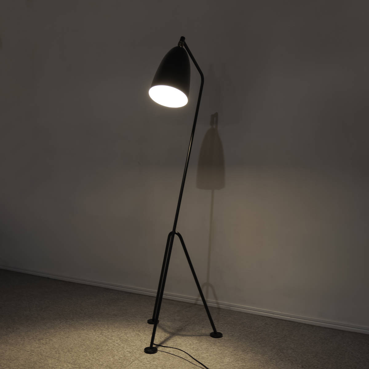 【展示品】GUBI グビ Grasshopper Floor Lamp グラスホッパー フロアランプ マットブラック グレタ・マグヌソン・グロスマン 定価20万_画像6