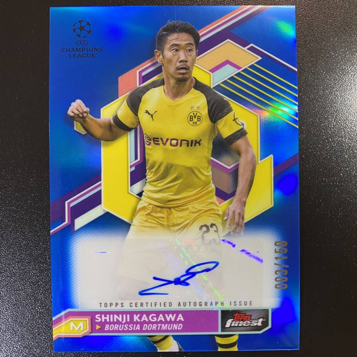 2022-23 Topps Finest Shinji Kagawa Auto Refractor 直筆サインカード 香川真司 /150_画像1