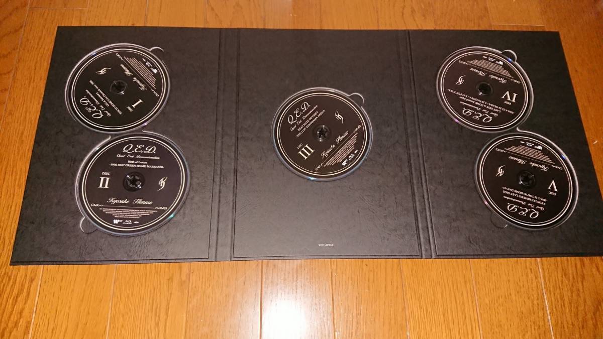 氷室京介 KYOSUKE HIMURO 35th Anniversary LIVE FILMS AND PHOTO BOOK QUOD ERAT DEMONSTRANDUM Blu-ray FC限定 美品_画像3