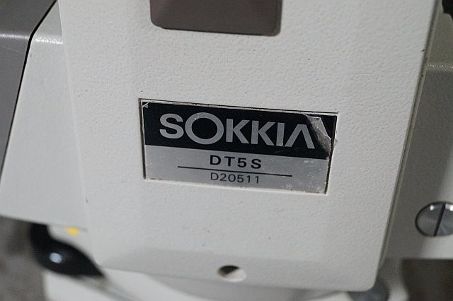 ◎ SOKKIA ソキア 電子デジタルセオドライト 測量機 測定器 バッテリー BDC25 電池式バッテリー BDC21 ケース付 ※ジャンク品 DT5S_画像9