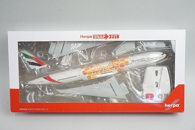 ★ herpa ヘルパ 1/200 B777-300ER Emirates エミレーツ航空 A6-EPO Expo2020 スナップフィットモデル 612357_画像1