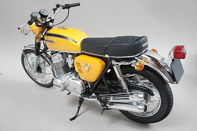 ミニチャンプス PMA 1/6 HONDA ホンダ CB 750 K0 1968 ゴールドメタリック 062161001_画像2