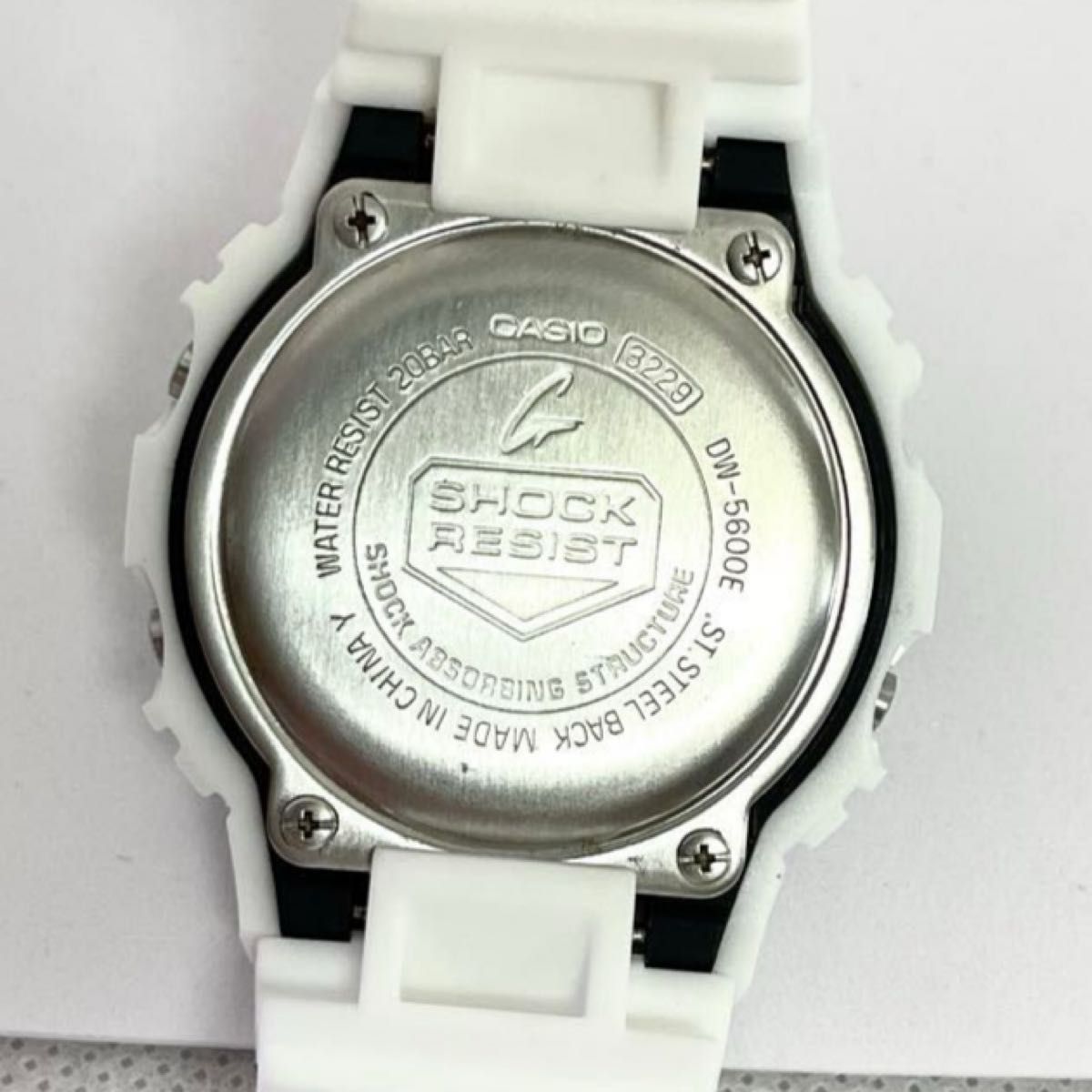 稼働　超美品　G-SHOCK dw-5600e カスタム　ホワイト　 CASIO ジーショック　カシオ　デジタルウォッチ　メンズ