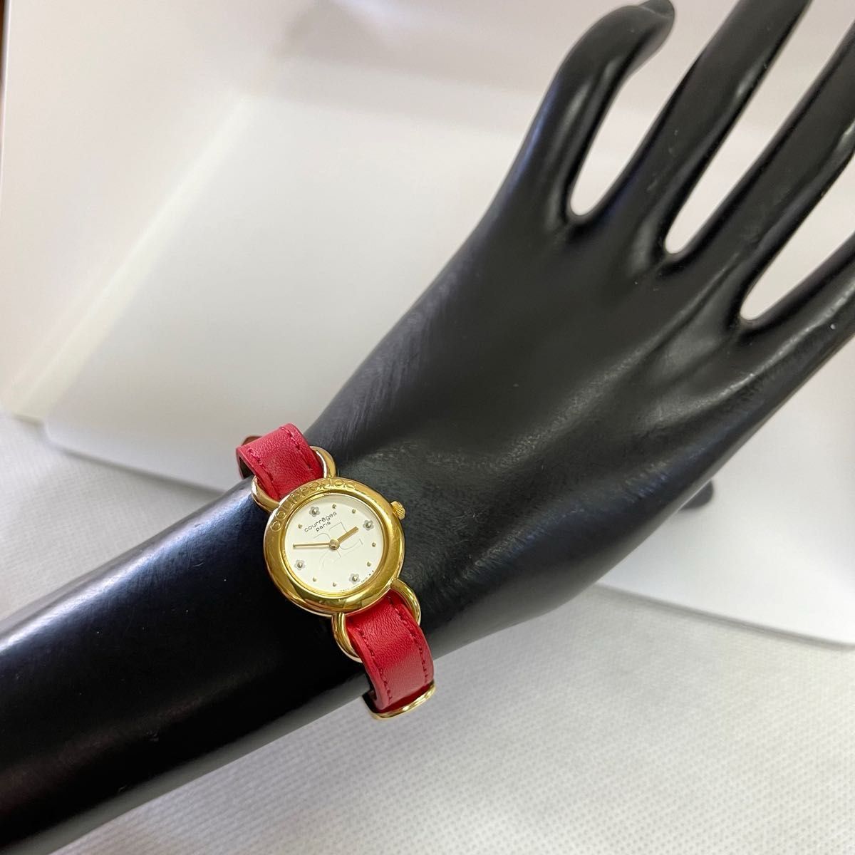 稼働　良品　courreges フラワーウォッチ　ゴールド　レッド　リボン　可愛い腕時計　グレージュ　レディース腕時計　