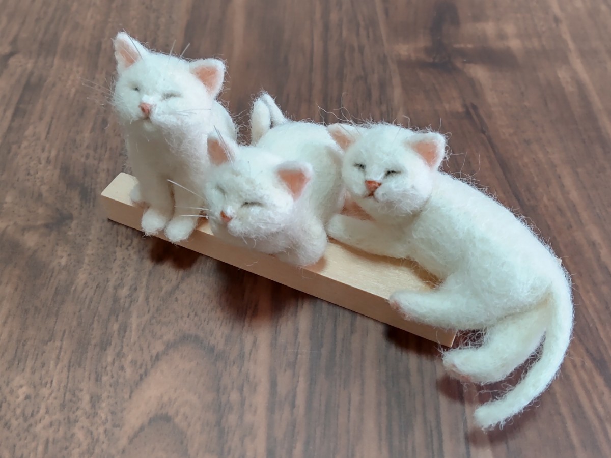 ＊obu＊ハンドメイド＊ 羊毛フェルト 福猫 トリオ 白猫 三兄弟 猫 和猫_画像3