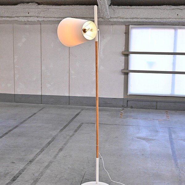 moda en casafro Alain p wood paul (pole) white angle adjustment natural Northern Europe style indirect lighting electric light reading mo-daen car sa