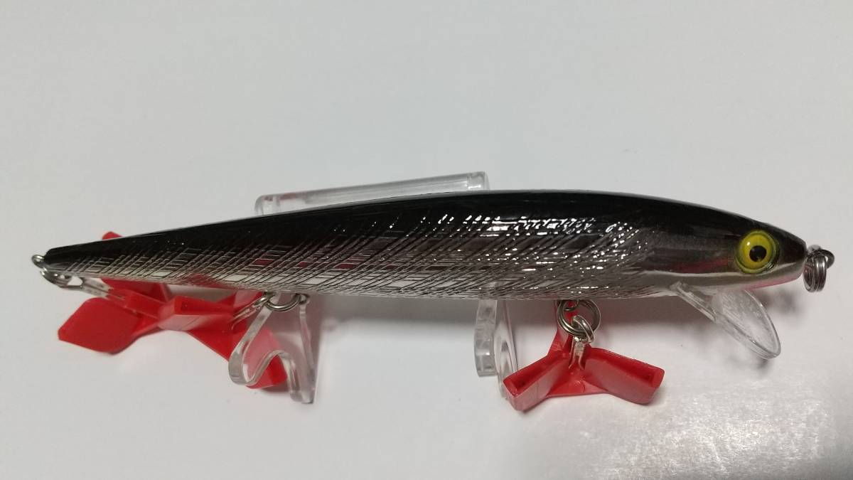 ２　レーベルミノー　1oz　黒銀　クロギン　5 1/2 　13.5ｃｍ　F30S　REBEL　MINNOW　BOX保管の未使用品_画像4