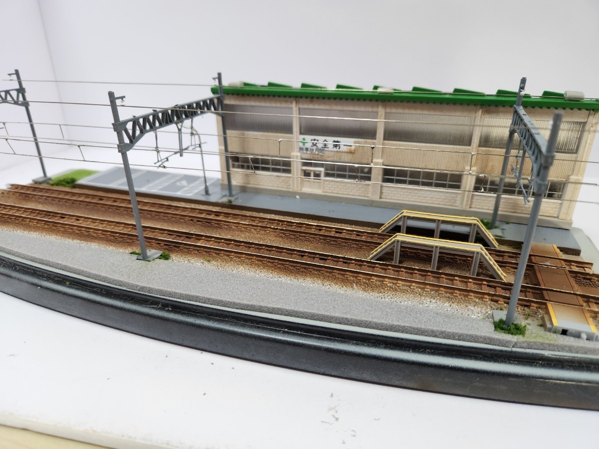 Nゲージジオラマ　鉄道関連建屋と複線の車両展示台(照明あり)_画像5