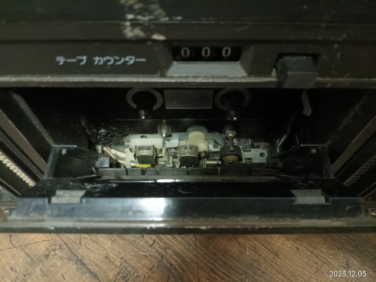 希少!!　CROWN クラウン　RX-9800 ラジカセ　ラジオカセットレコーダー　アタッシュケース型　オーディオ　ステレオ　ジャンク_画像2