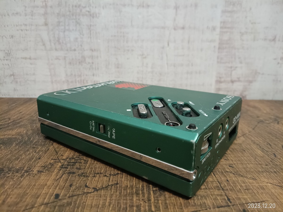 必見!!　当時物　SONY　ソニー　WM-DD 希少色　カセットプレーヤー　WALKMAN　ウォークマン　緑　グリーン　現状品_画像3