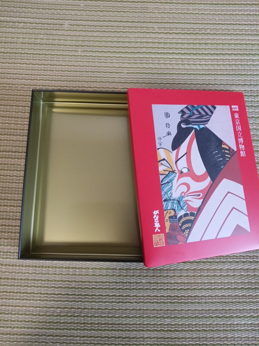 歌舞伎の絵柄　空き箱　缶　市川鰕蔵の暫く　碓井荒太郎貞光　歌川国政　東京国立博物館　おかきの空き箱