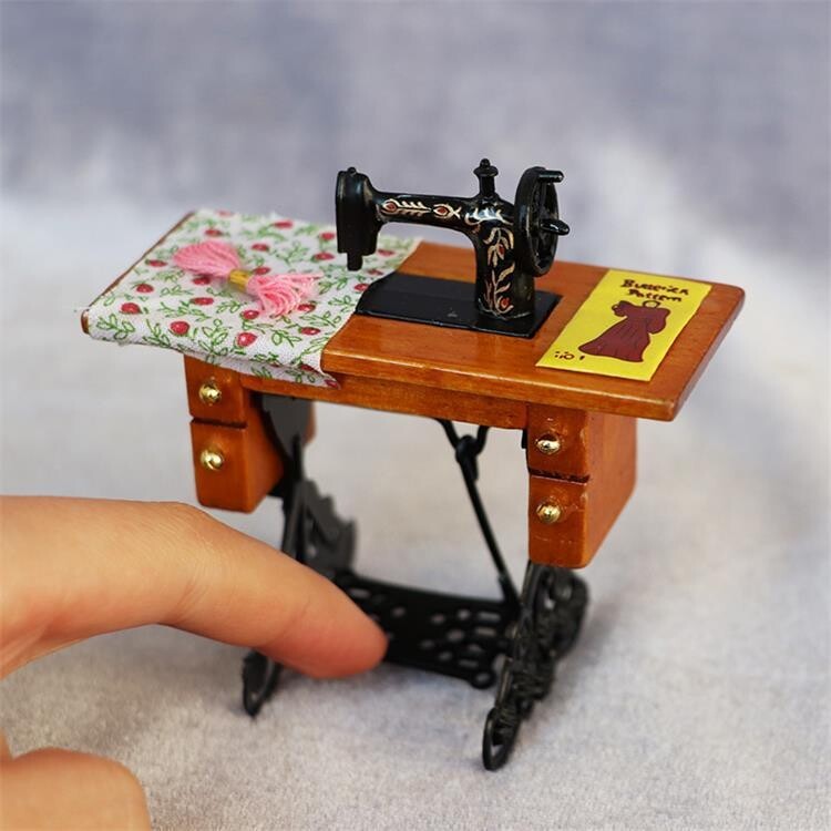  free shipping![ miniature furniture * doll house ] antique sewing machine B stepping sewing machine retro 