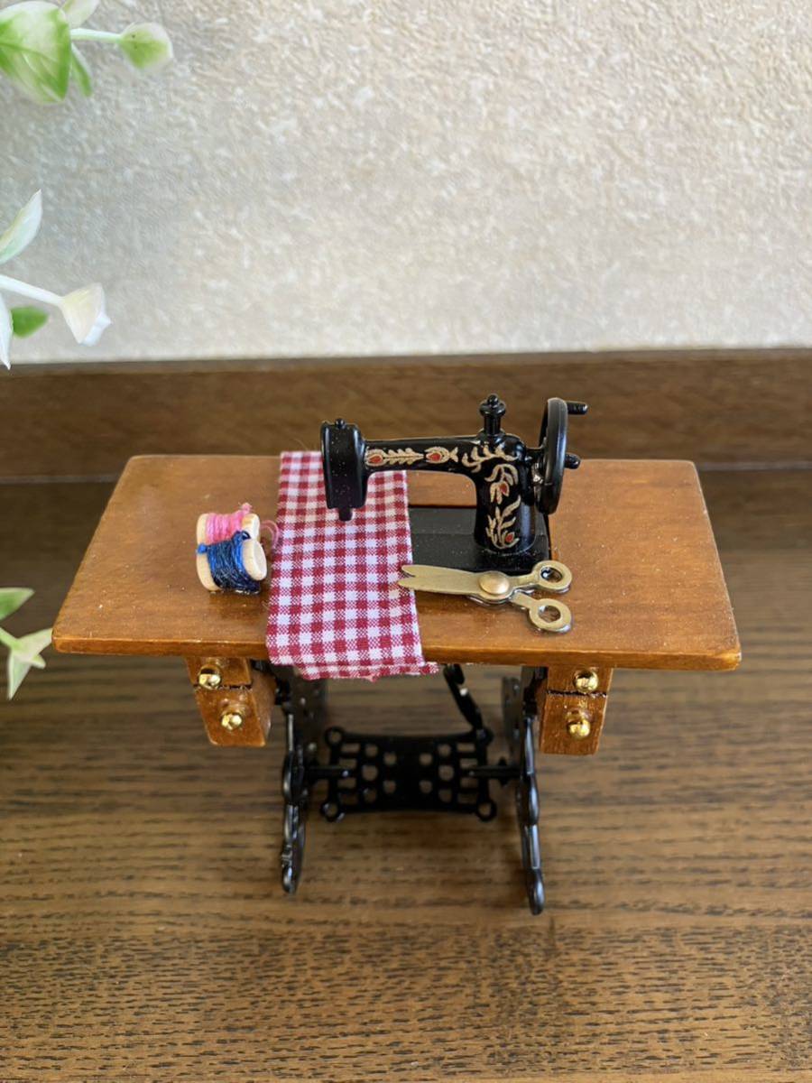 free shipping![ miniature furniture * doll house ] antique sewing machine B stepping sewing machine retro 