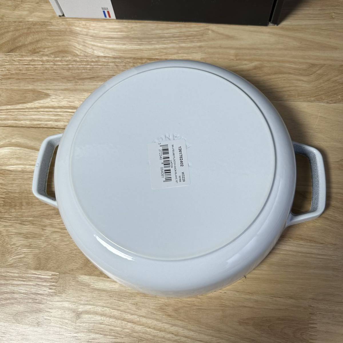 ラスト1点新品24cm staub ストウブ スノーフレーク ブレイザー ソテーパン限定品 ホワイト スノーの画像4