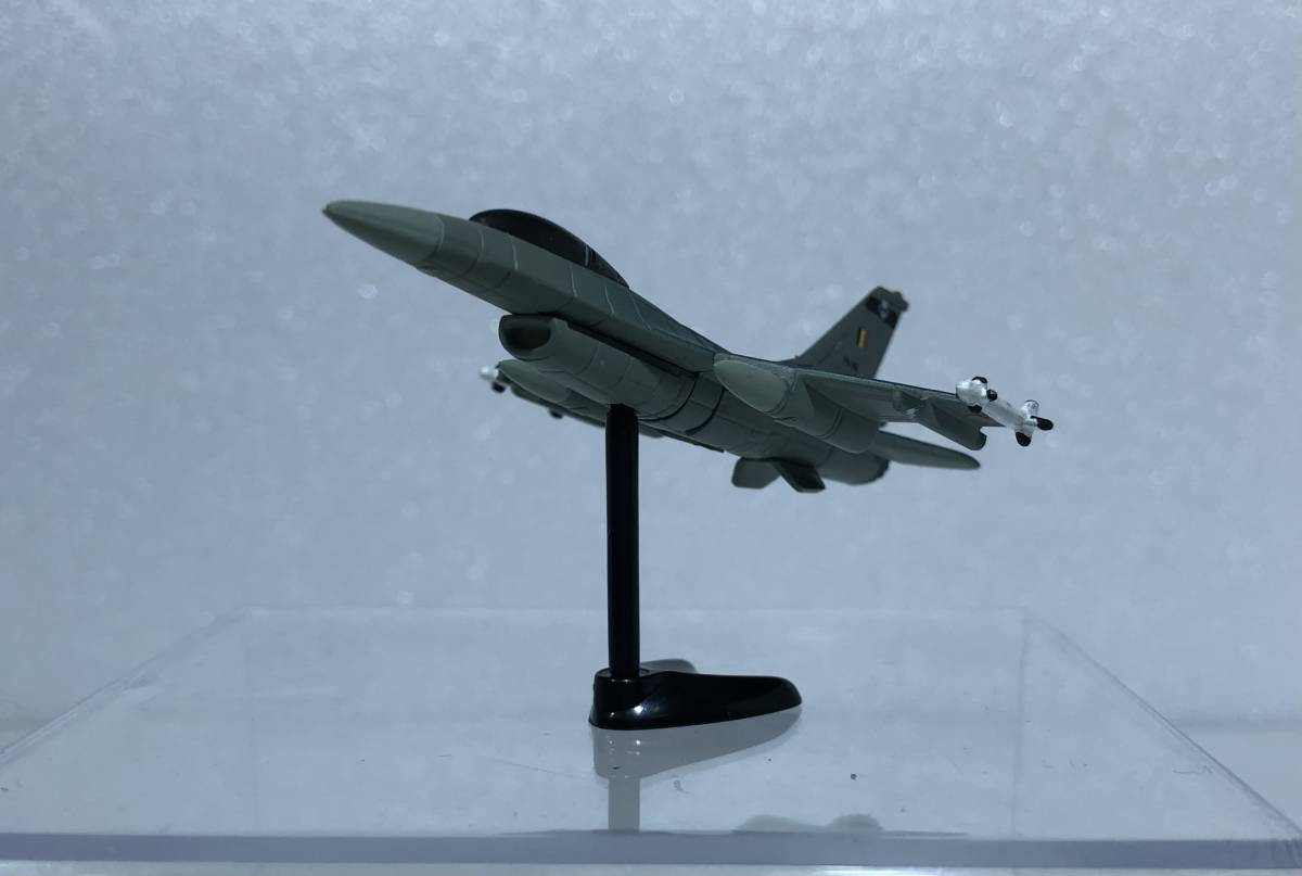 ■完成品 F-16 ロッキード ファイティングファルコン アメリカ ♯ チョコエッグ フルタ 戦闘機シリーズ　1