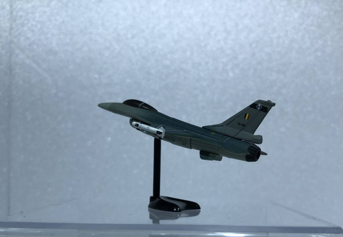 ■完成品 F-16 ロッキード ファイティングファルコン アメリカ ♯ チョコエッグ フルタ 戦闘機シリーズ　1