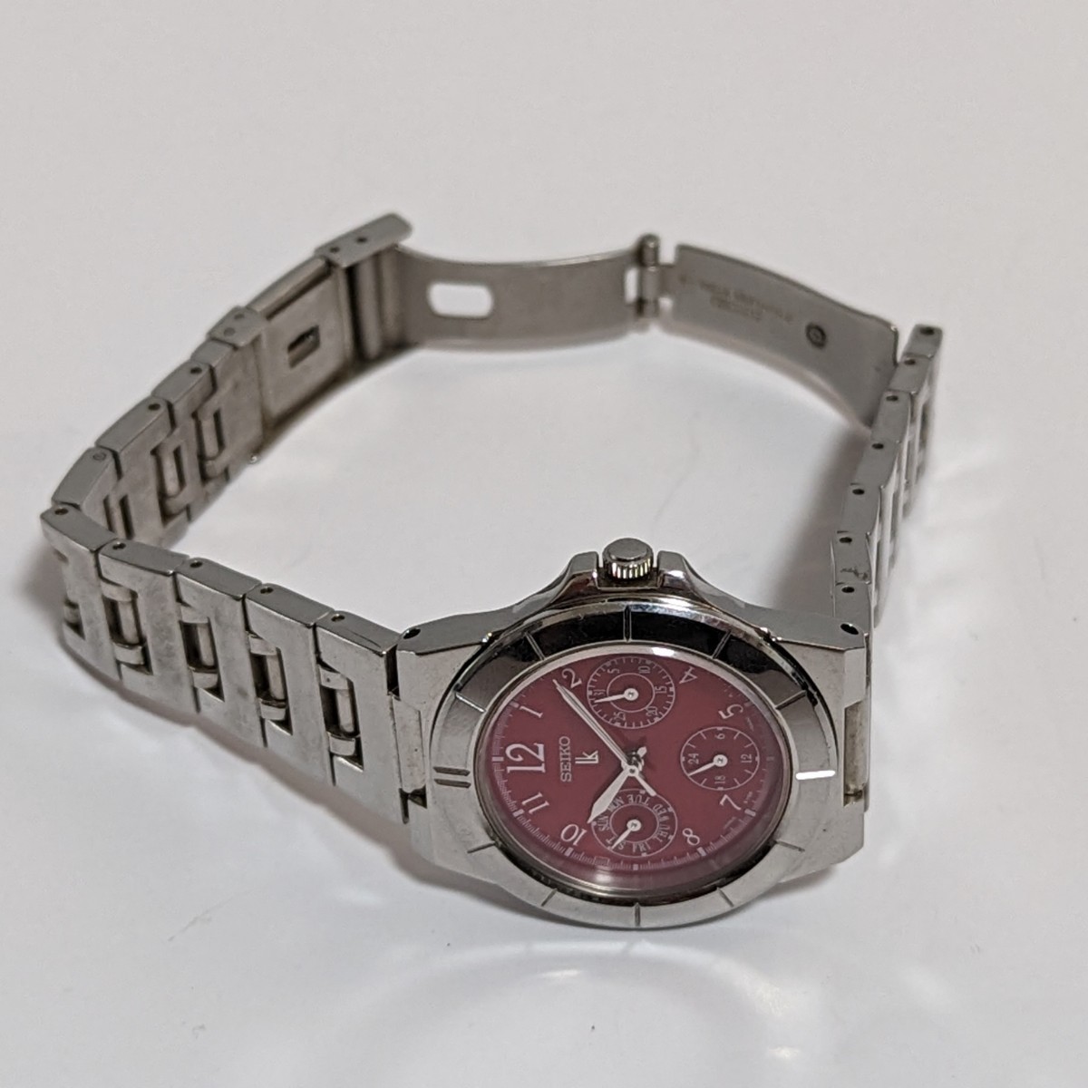 SEIKO セイコー LUKIAルキア 5Y89-0830 トリプルカレンダー 赤文字盤 QUARTZ クォーツ シルバー レディース 3針 腕時計 中古 D81_画像7