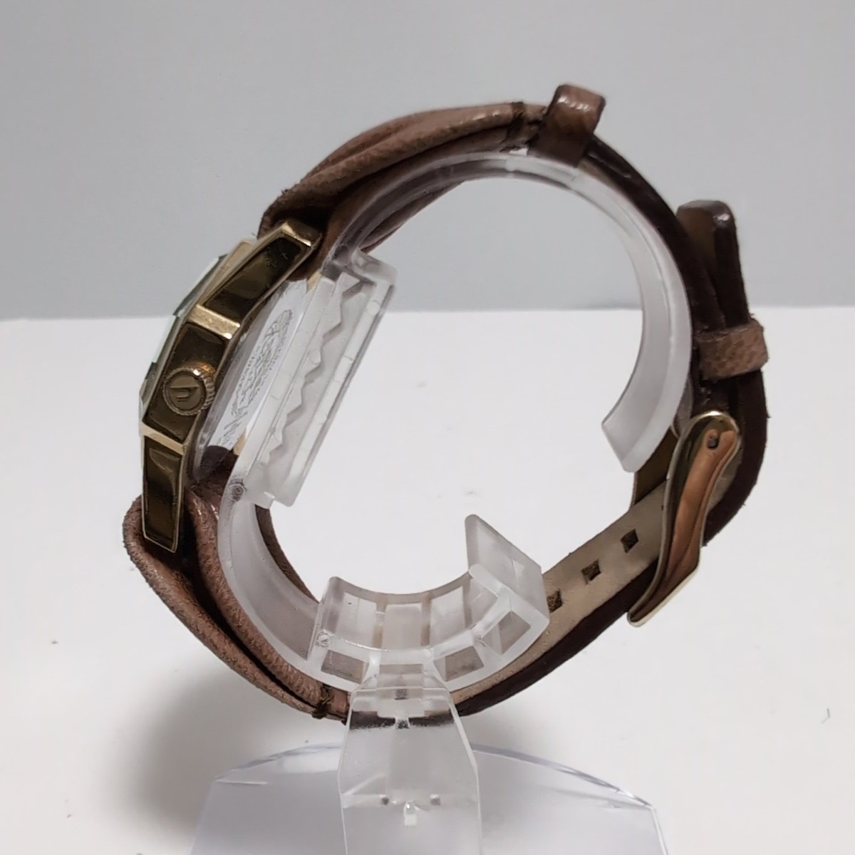 E86　DIESELディーゼル DZ-5149 ボーイズ 革ベルト ダークブラウンクォーツ式 腕時計 中古品_画像4