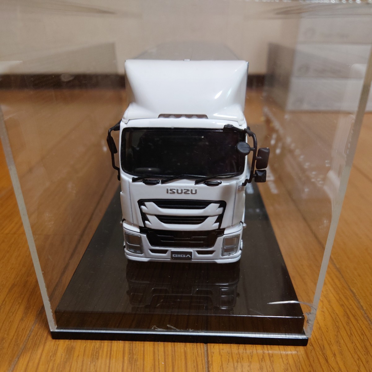 ISUZU GIGA　いすゞ　トラック　プラモデル　模型　1/43 非売品　大型_画像1