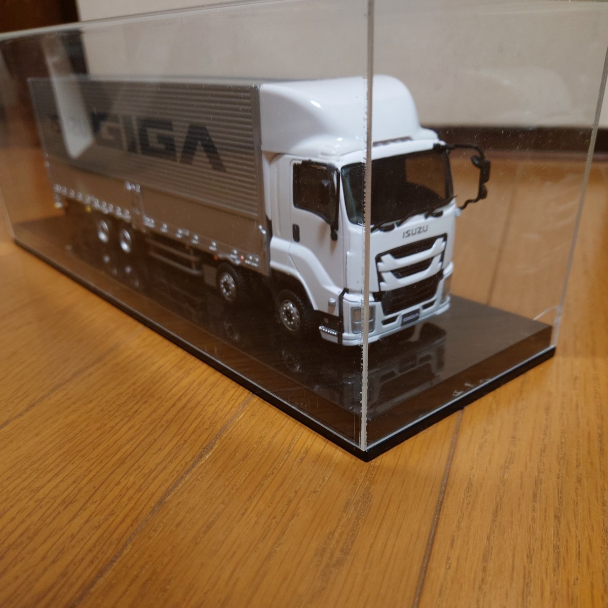 ISUZU GIGA　いすゞ　トラック　プラモデル　模型　1/43 非売品　大型_画像8