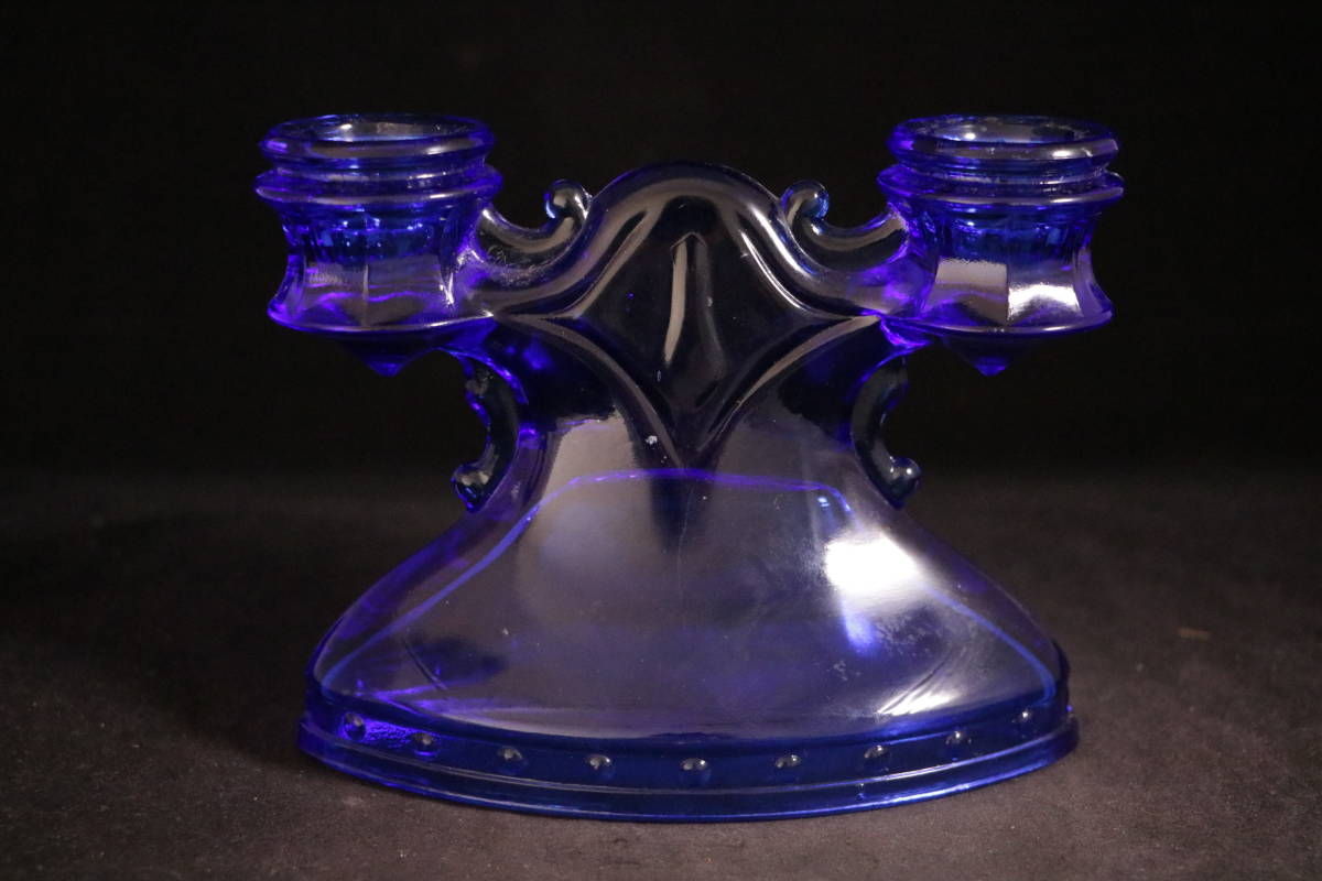 52　アンティークガラス　コバルトブルー２本立キャンドルホルダー　キャンドルスタンド　蝋燭立　燭台　L.E. Smith Glass Company_画像1