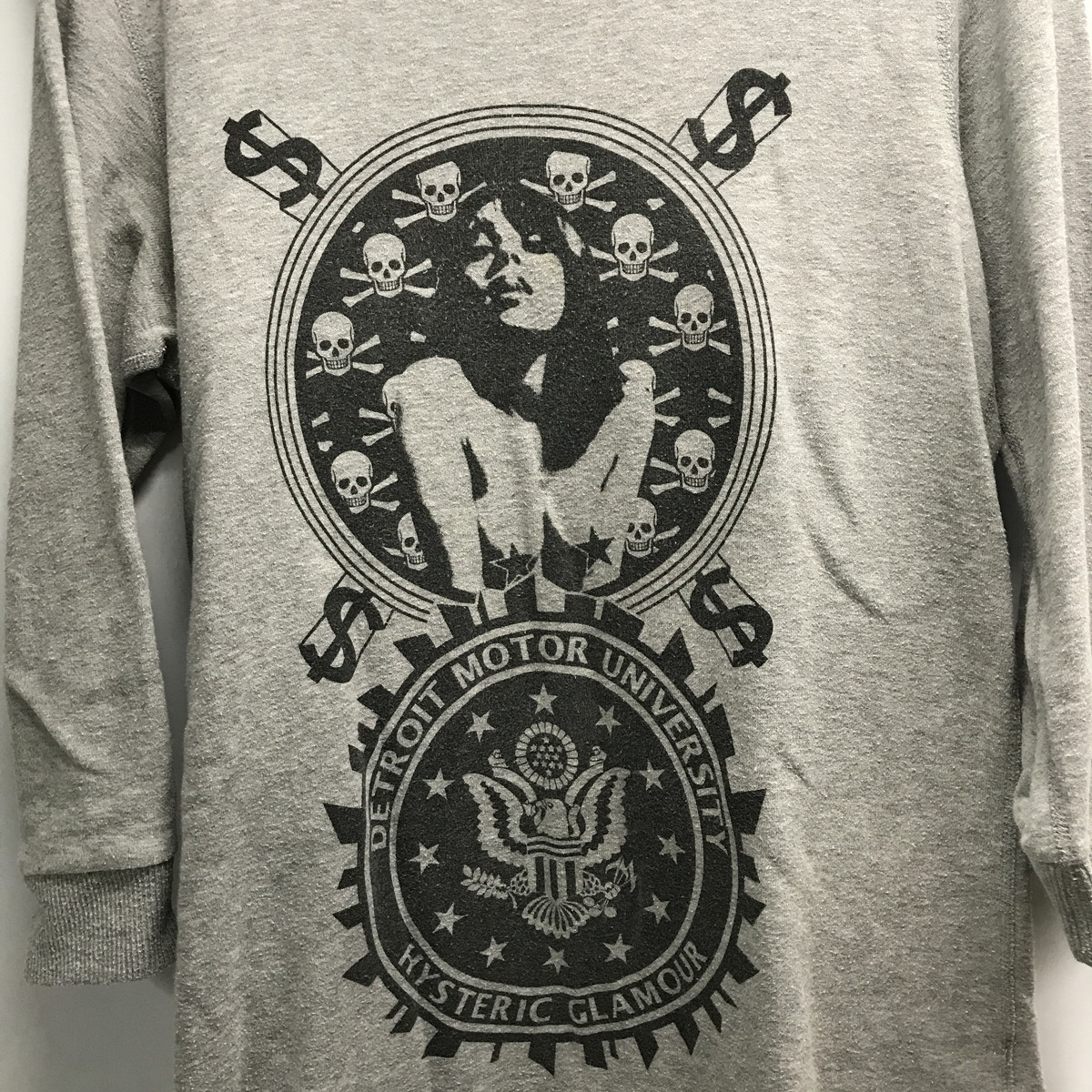 ●HYSTERIC GLAMOUR（ヒステリックグラマー） 長袖Tシャツ　グレー　ロンT　毛羽立ちあり　中古　定形外510円発送可(u1215_2)_画像2